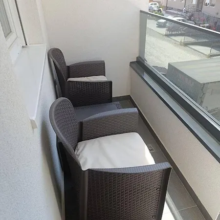 Sunny Stan Na Dan Apartment *