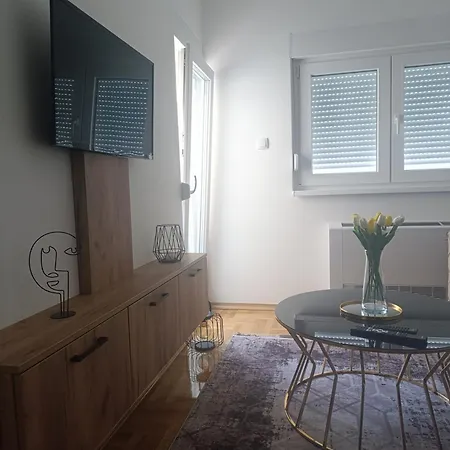 Sunny Stan Na Dan Apartment