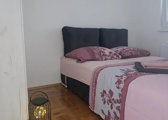 Sunny Stan Na Dan Apartment